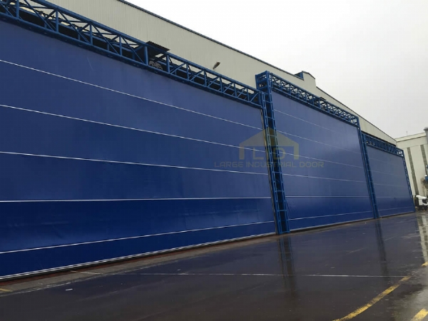 Hangar Doors 06-7201